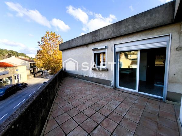 Immeuble commercial: Appartement 110 m² + local 120 m²