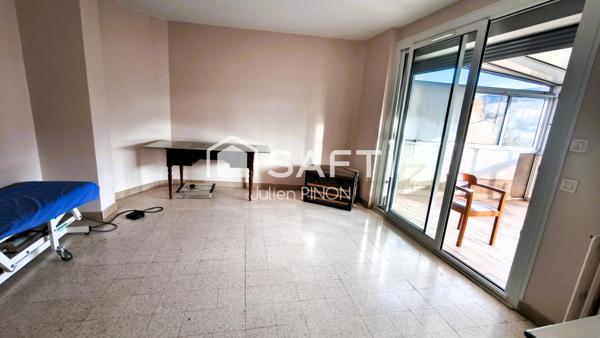 Immeuble commercial: Appartement 110 m² + local 120 m²