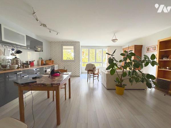 TYPE 3 AVEC BALCON QUARTIER POTERIE !