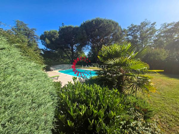 Propriété 7 P 212 m² sur parc 3500 m² avec piscine