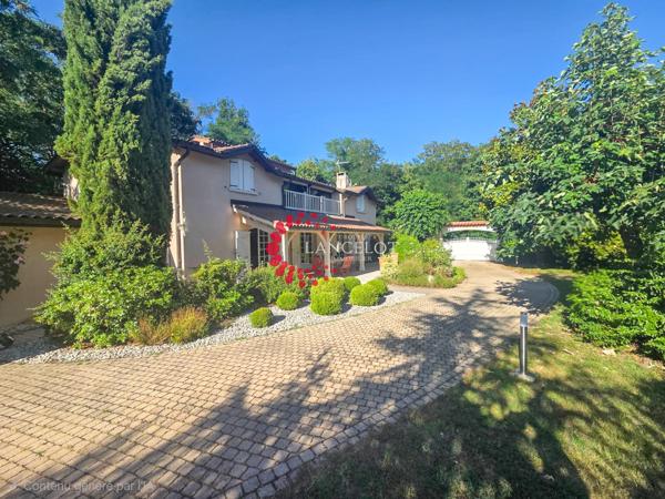 Propriété 7 P 212 m² sur parc 3500 m² avec piscine