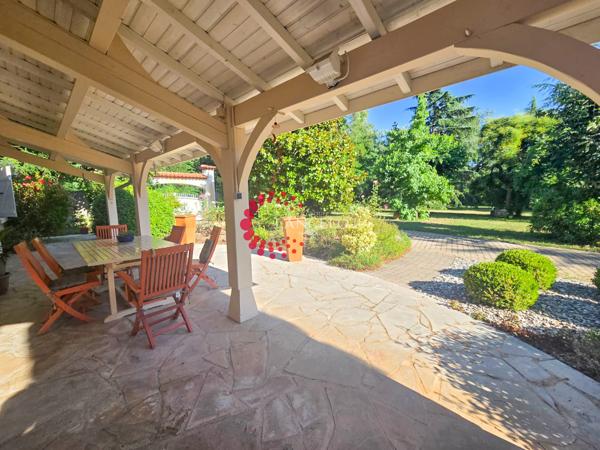 Propriété 7 P 212 m² sur parc 3500 m² avec piscine