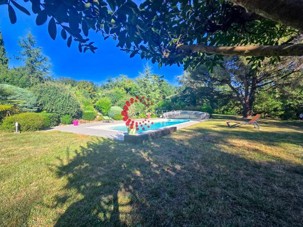 Propriété 7 P 212 m² sur parc 3500 m² avec piscine