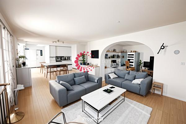 Propriété 7 P 212 m² sur parc 3500 m² avec piscine