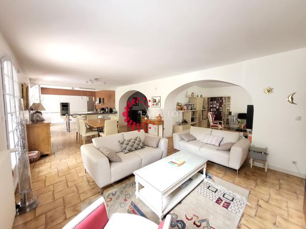 Propriété 7 P 212 m² sur parc 3500 m² avec piscine