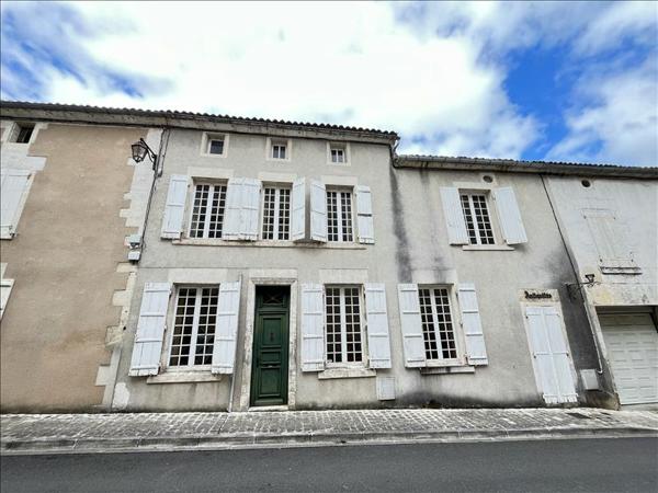 Maison à vendre |  Barbezieux-Saint-Hilaire |  9 pièces | 159 m²