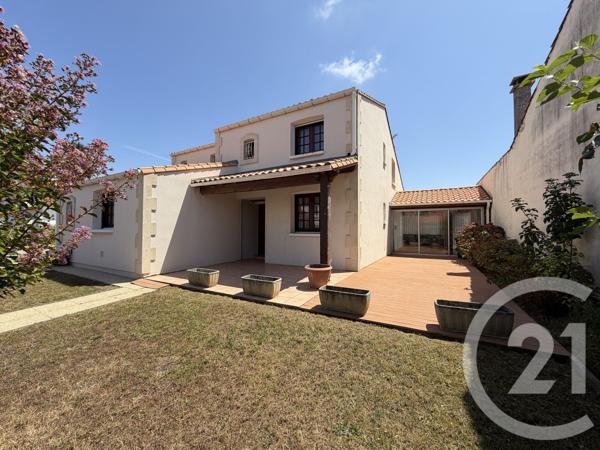 Maison à vendre  7 pièces - 187,82 m 2   ROYAN  - 17