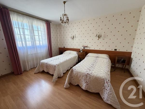 Maison à vendre  7 pièces - 187,82 m 2   ROYAN  - 17