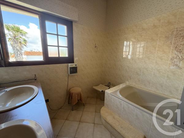 Maison à vendre  7 pièces - 187,82 m 2   ROYAN  - 17