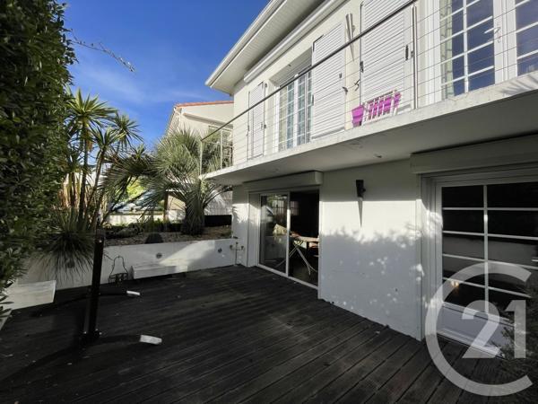 Maison à vendre  7 pièces - 187,82 m 2   ROYAN  - 17