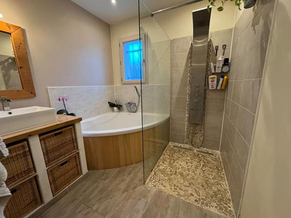 Maison familiale avec piscine à Pomas - Prestations soignées