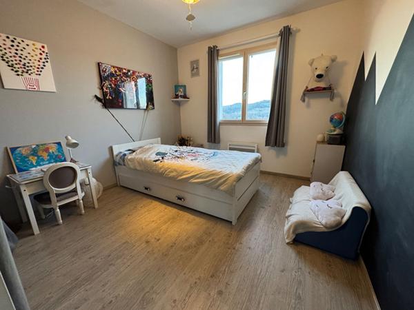 Maison familiale avec piscine à Pomas - Prestations soignées