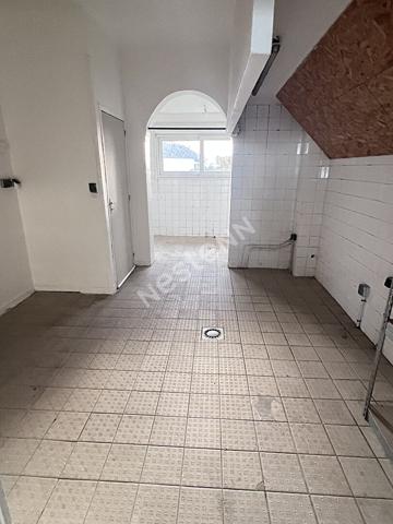 AXE PASSANT LAON-REIMS : Immeuble local commercial + appartement