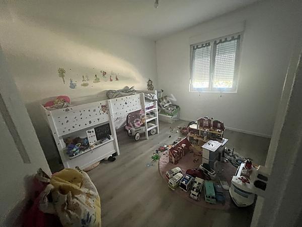 AXE PASSANT LAON-REIMS : Immeuble local commercial + appartement