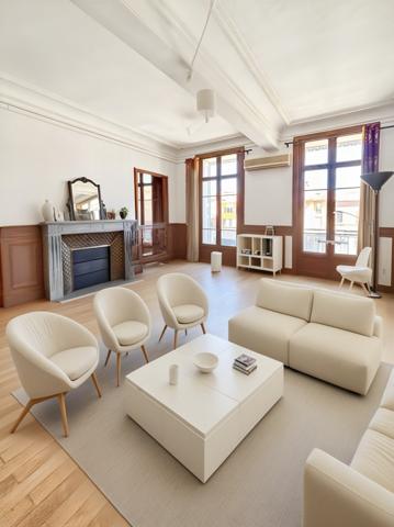 Perpignan (66000) Appartement bourgeois de 160 m² à réinventer, au cœur de la Place de la République.