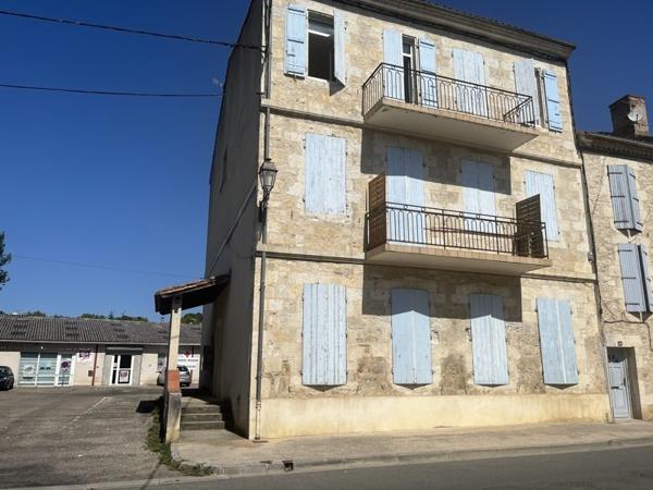 Immeuble 276 120 € Condom 310 m² DPE E
