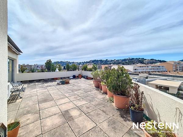 Coeur de ville Cavalaire-sur-Mer - dernier étage - 3 chambres - 41 m² de terrasse et garage de 18 m²