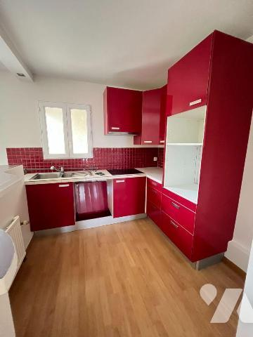 RENNES / LA POTERIE / T3 - DERNIER ETAGE

Situé au troisième et dernier étage d'une coproprié...