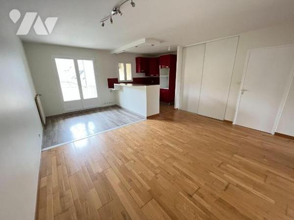 RENNES / LA POTERIE / T3 - DERNIER ETAGE

Situé au troisième et dernier étage d'une coproprié...