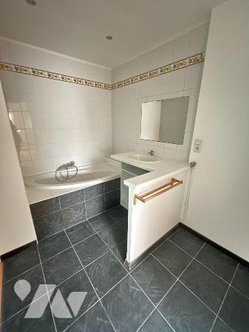 RENNES / LA POTERIE / T3 - DERNIER ETAGE

Situé au troisième et dernier étage d'une coproprié...