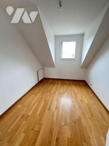 RENNES / LA POTERIE / T3 - DERNIER ETAGE

Situé au troisième et dernier étage d'une coproprié...