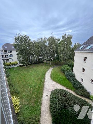 RENNES / LA POTERIE / T3 - DERNIER ETAGE

Situé au troisième et dernier étage d'une coproprié...