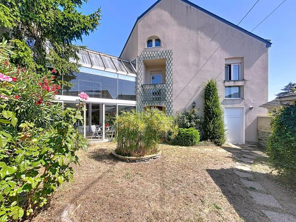 Maison familiale à vendre à Angers proche écoles et commodités - 170m² avec 3 chambres, garage et cave
