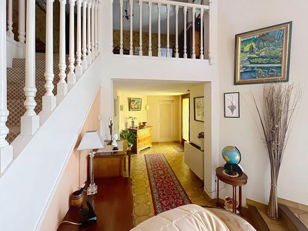 Maison familiale à vendre à Angers proche écoles et commodités - 170m² avec 3 chambres, garage et cave