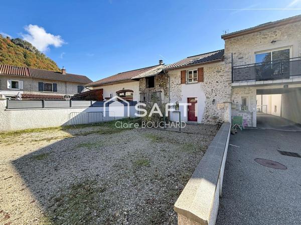Maison T3 mitoyenne avec grange et terrain
