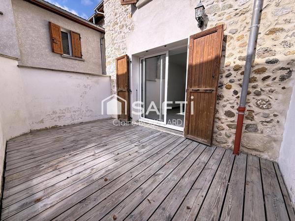 Maison T3 mitoyenne avec grange et terrain