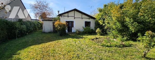 Petite maison de vacances sur terrain constructible de 847m²