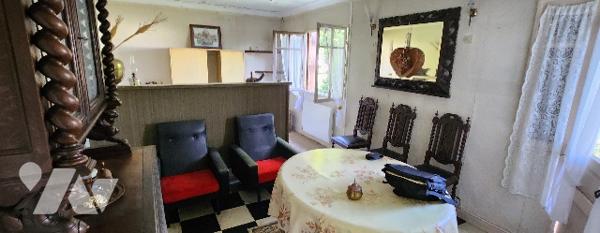 Petite maison de vacances sur terrain constructible de 847m²