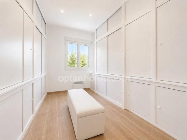 Maison de plain-pied 155 m² avec garage de 92m2, piscine et terrain arboré à MONTAGNAC (34)