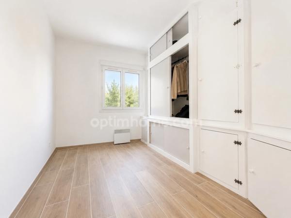 Maison de plain-pied 155 m² avec garage de 92m2, piscine et terrain arboré à MONTAGNAC (34)