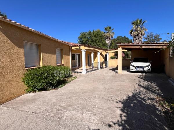 Maison de plain-pied 155 m² avec garage de 92m2, piscine et terrain arboré à MONTAGNAC (34)