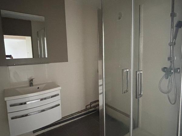 Location                                                      Appartement
                        
                     3 pièces                      67 m2                     à Chartres