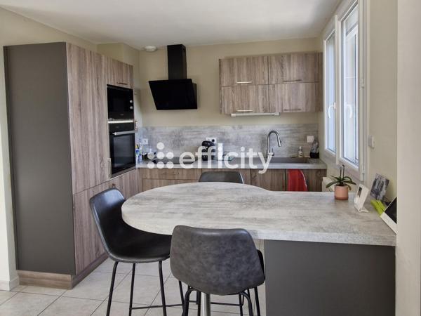 Maison
         5 pièces
        - 115 m² Exclusivité 275 000 € *