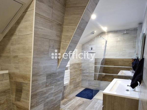 Maison
         5 pièces
        - 115 m² Exclusivité 275 000 € *