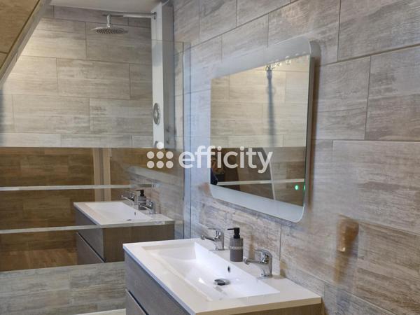 Maison
         5 pièces
        - 115 m² Exclusivité 275 000 € *