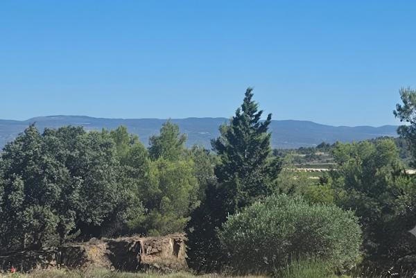 ESCALES ,10 mn de LEZIGNAN , TERRAIN VIABILISE 1340 m2