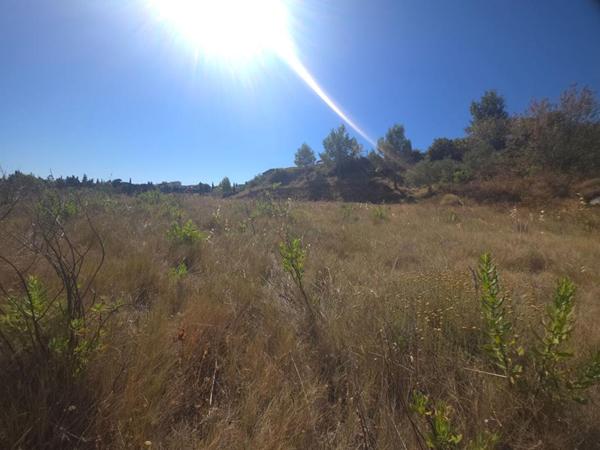 ESCALES ,10 mn de LEZIGNAN , TERRAIN VIABILISE 1340 m2