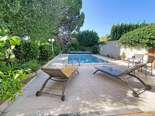 MONTÉLIMAR (26200) – Maison familiale climatisée de 162 m², 5 chambres dont une vaste pièce de 35 m², piscine et jardin clos arboré de 827m2
