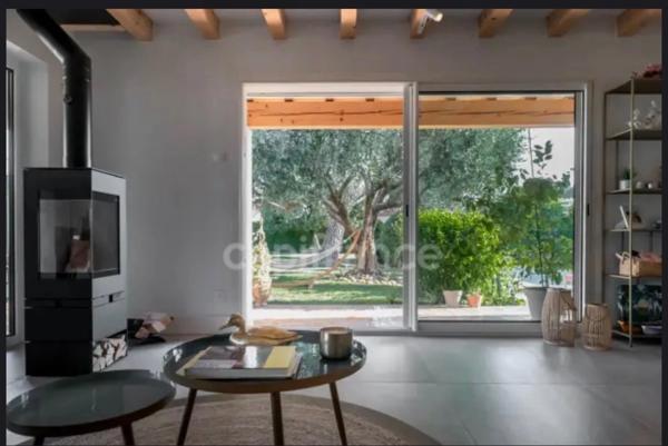 MONTÉLIMAR (26200) – Maison familiale climatisée de 162 m², 5 chambres dont une vaste pièce de 35 m², piscine et jardin clos arboré de 827m2