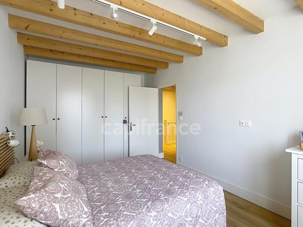 MONTÉLIMAR (26200) – Maison familiale climatisée de 162 m², 5 chambres dont une vaste pièce de 35 m², piscine et jardin clos arboré de 827m2