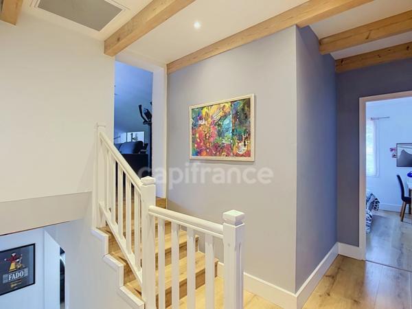 MONTÉLIMAR (26200) – Maison familiale climatisée de 162 m², 5 chambres dont une vaste pièce de 35 m², piscine et jardin clos arboré de 827m2