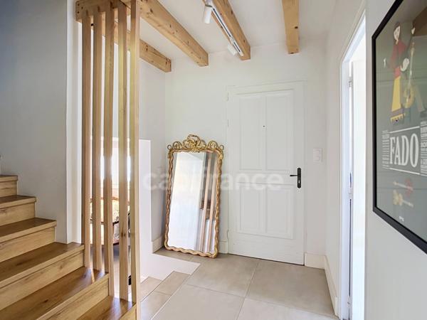 MONTÉLIMAR (26200) – Maison familiale climatisée de 162 m², 5 chambres dont une vaste pièce de 35 m², piscine et jardin clos arboré de 827m2