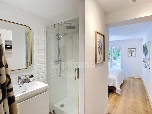 MONTÉLIMAR (26200) – Maison familiale climatisée de 162 m², 5 chambres dont une vaste pièce de 35 m², piscine et jardin clos arboré de 827m2