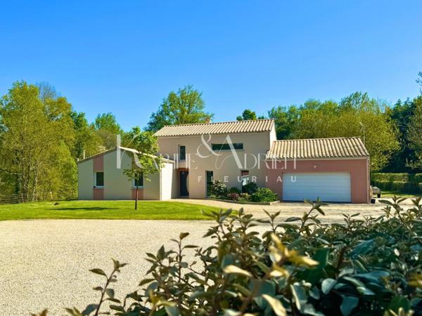 Maison contemporaine 7 chambres, double garage et piscine