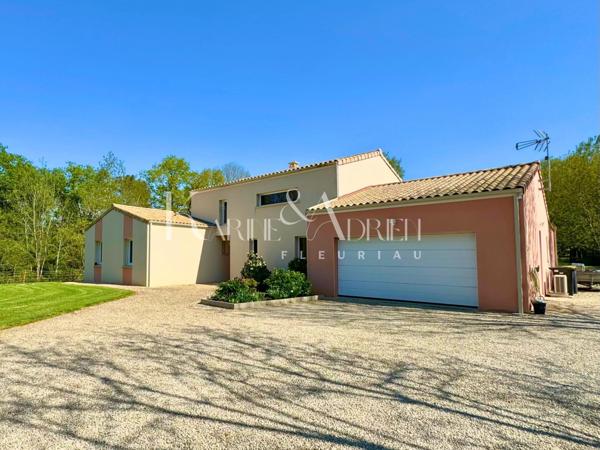 Maison contemporaine 7 chambres, double garage et piscine