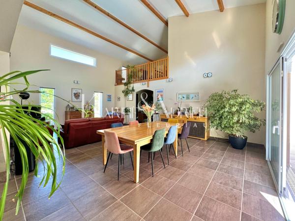 Maison contemporaine 7 chambres, double garage et piscine